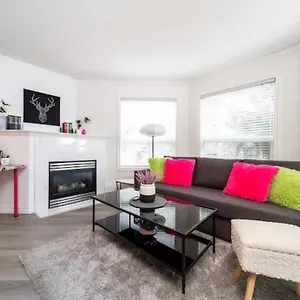 The Neon Palace - Kingbed - Fireplace - Netflix - Ug Park Эдмонтон