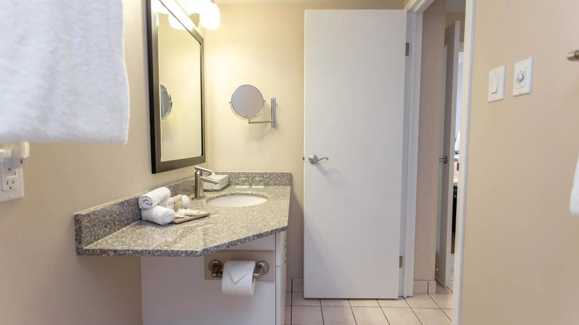 ***  Campus Tower Suite Hotel Edmonton Canada