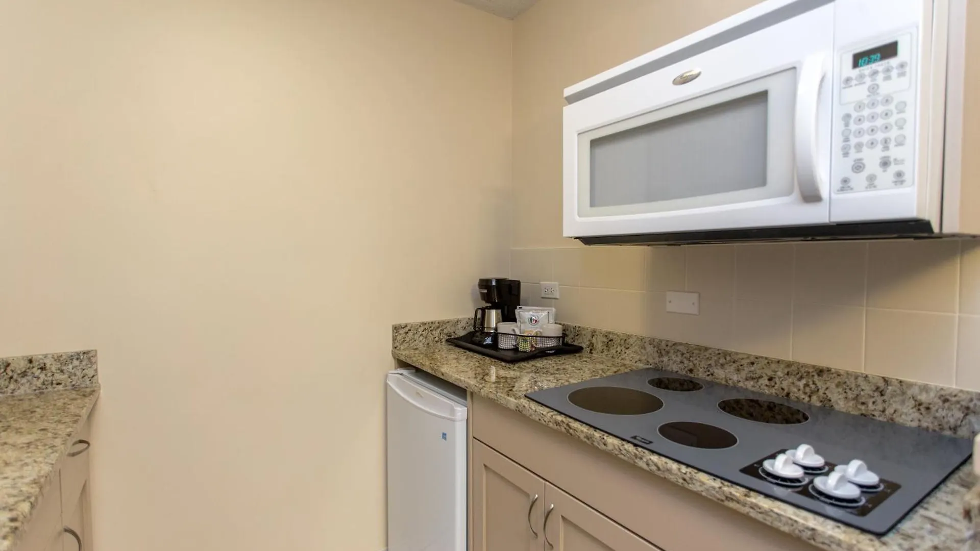 Campus Tower Suite Hotel Edmonton 3*,  Canada