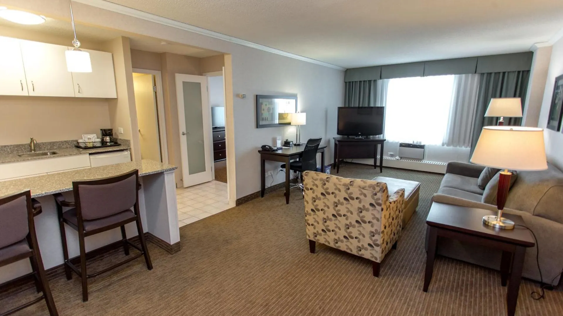 Campus Tower Suite Hotel Edmonton