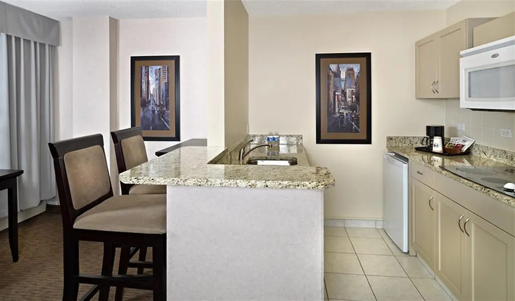 Campus Tower Suite Hotel Edmonton 3*,