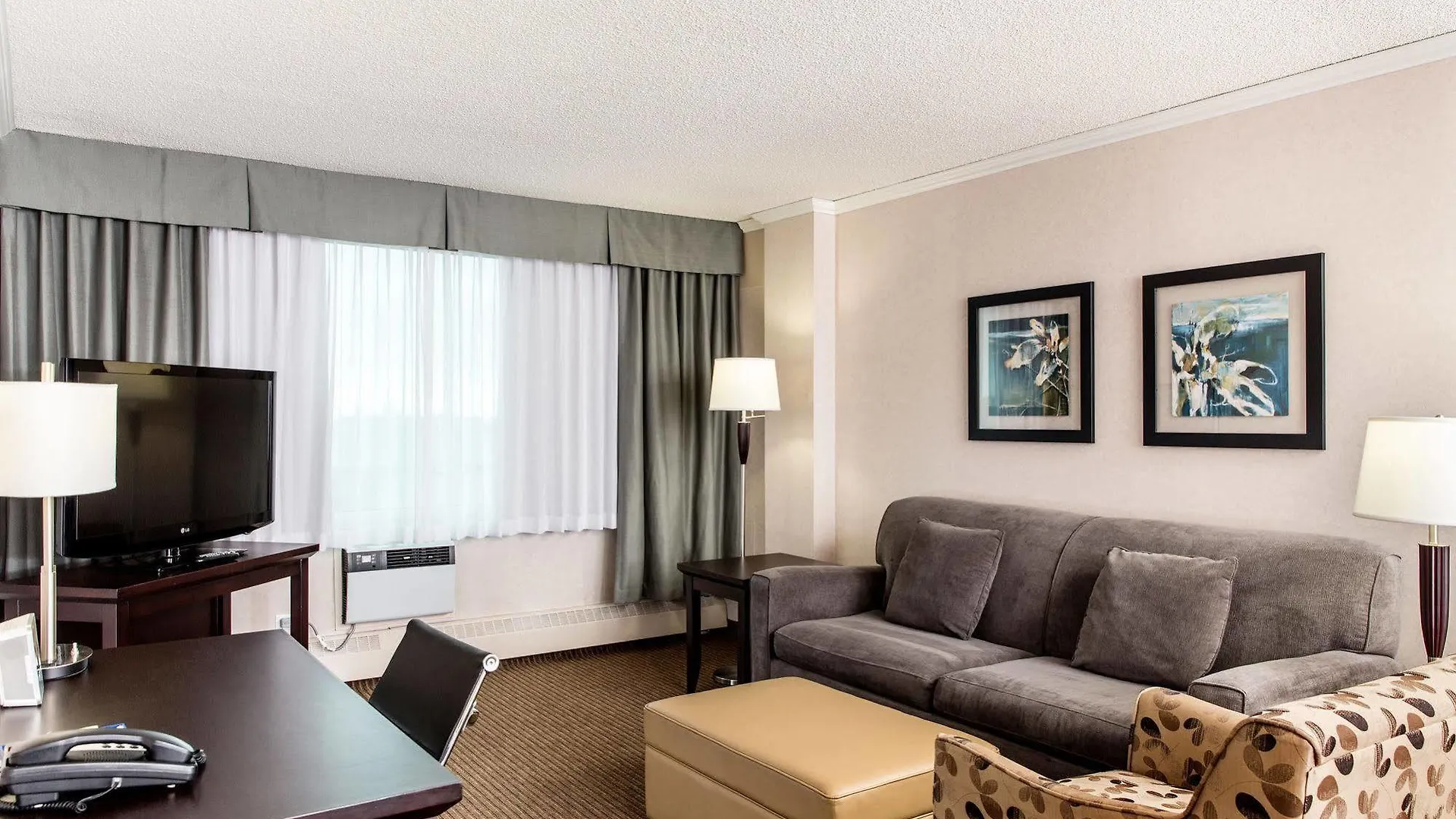 Campus Tower Suite Hotel Edmonton