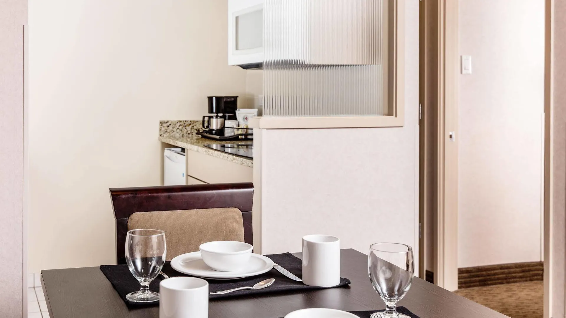 Campus Tower Suite Hotel Edmonton
