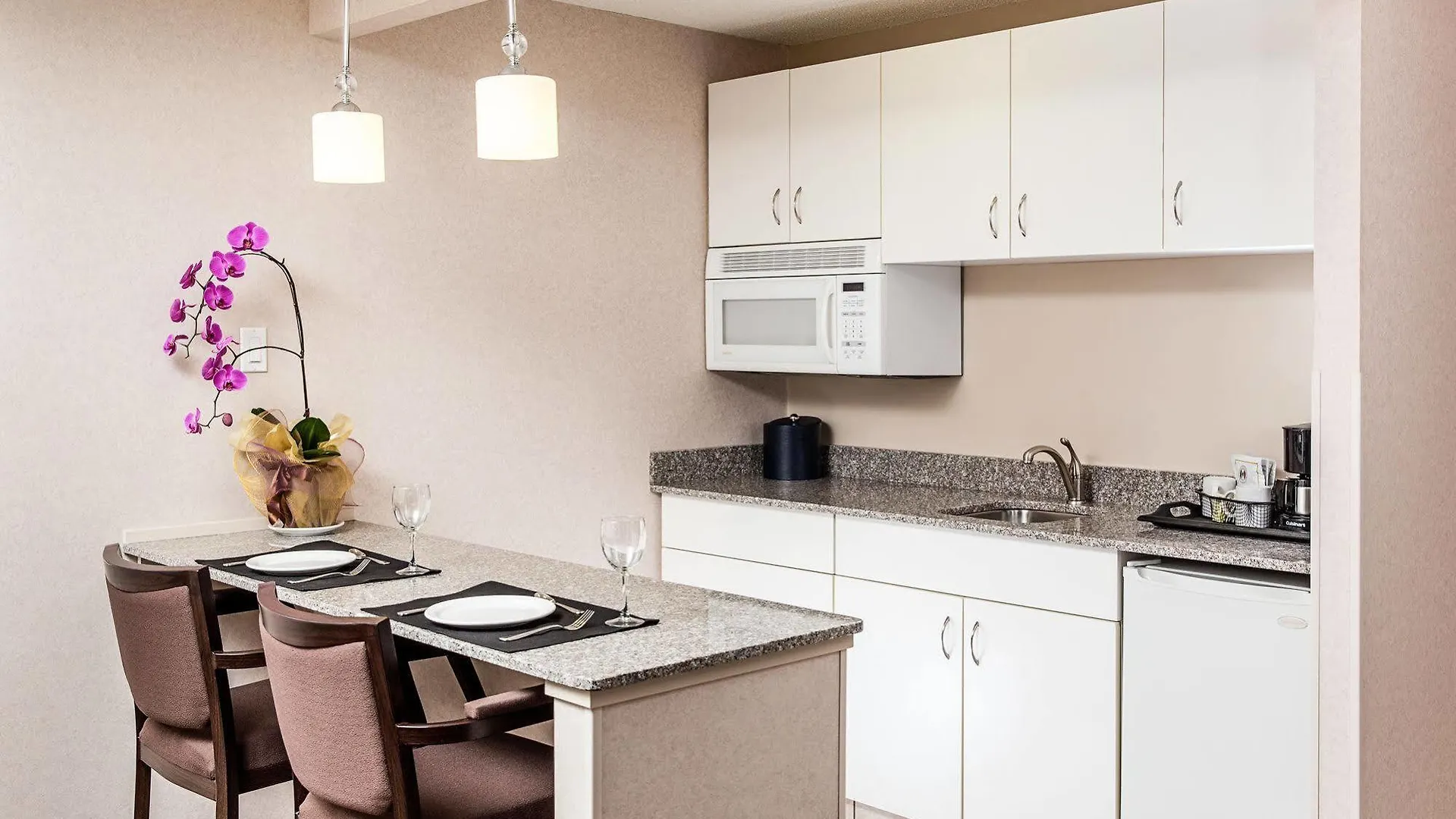 Campus Tower Suite Hotel Edmonton
