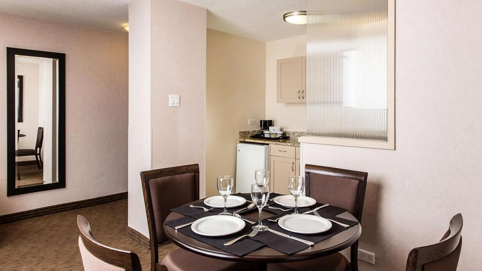 Campus Tower Suite Hotel Эдмонтон