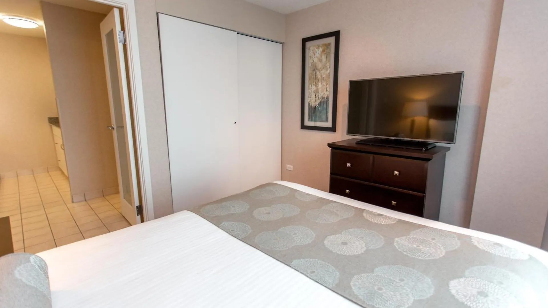 Campus Tower Suite Hotel Эдмонтон