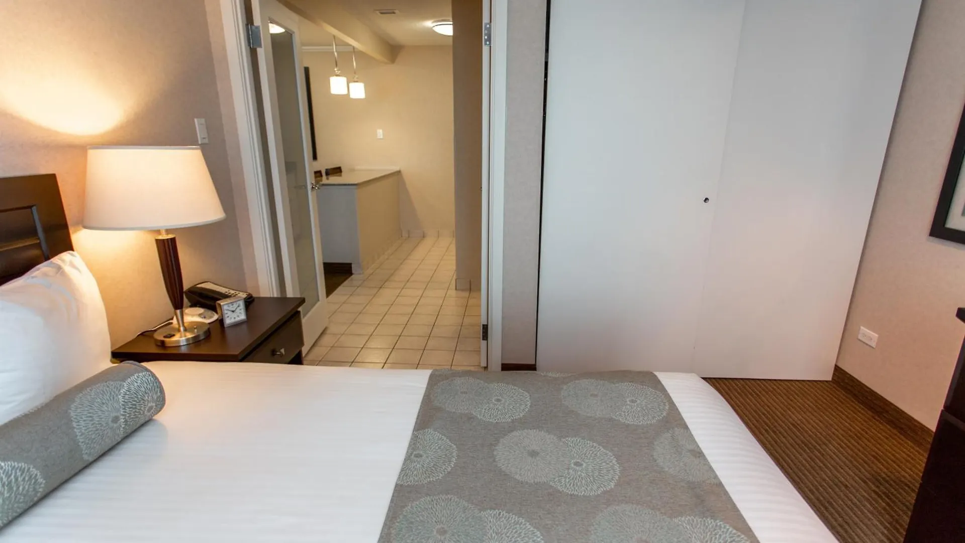 Campus Tower Suite Hotel Эдмонтон