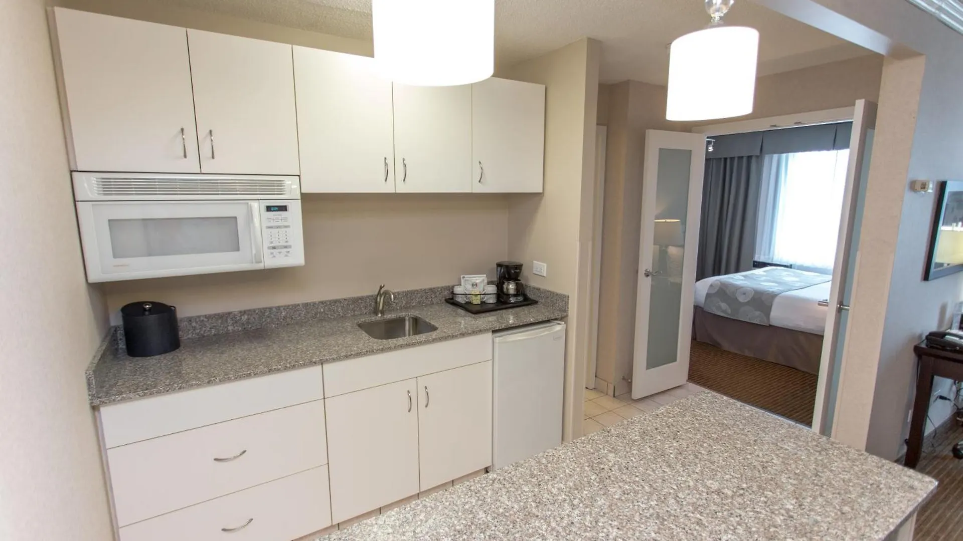 Campus Tower Suite Hotel Эдмонтон