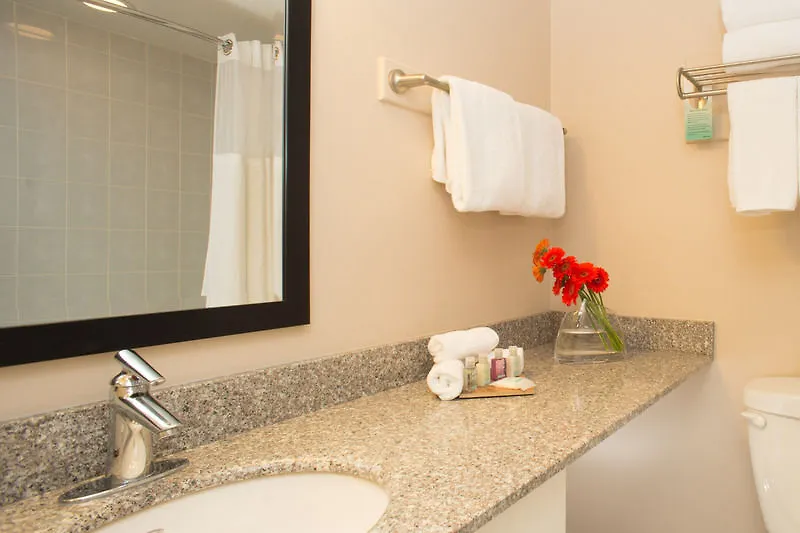 Campus Tower Suite Hotel Эдмонтон 3*,