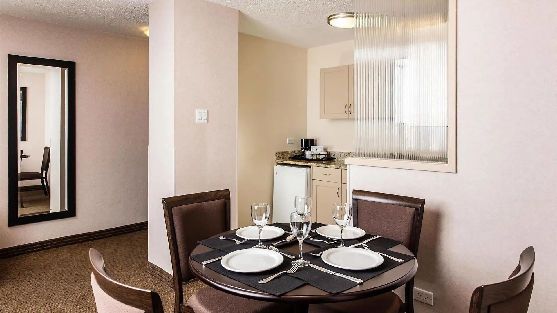 Campus Tower Suite Hotel Edmonton